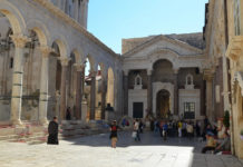 Is Korcula closer to Split or Dubrovnik? Is Korcula closer to Split or Dubrovnik?