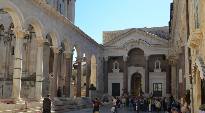 Is Korcula closer to Split or Dubrovnik? Is Korcula closer to Split or Dubrovnik?