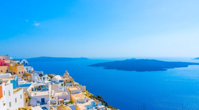 Is Mykonos or Santorini better? Is Mykonos or Santorini better?