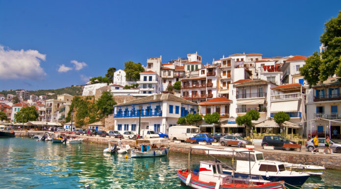 Is Naxos or Paros better? Is Naxos or Paros better?