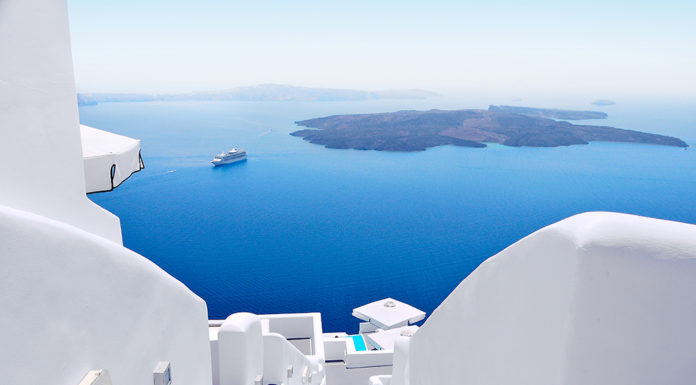 Is Santorini or Mykonos closer to Crete? Is Santorini or Mykonos closer to Crete?