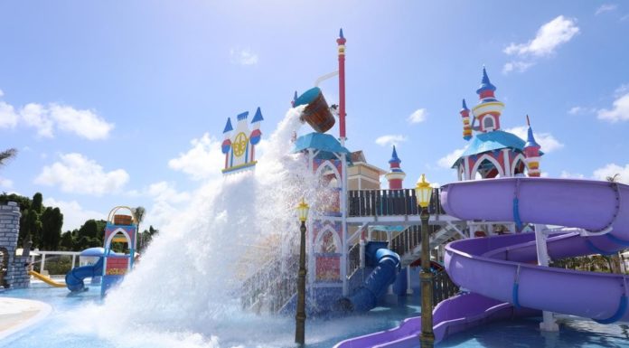 Is Saratoga a deluxe resort? Is Saratoga a deluxe resort?