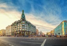 Is St Petersburg or Moscow better? Is St Petersburg or Moscow better?