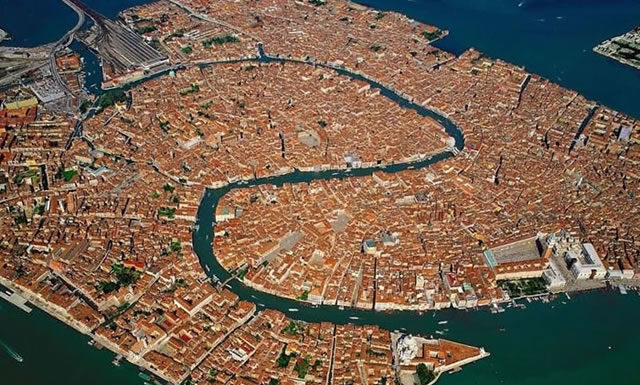 Is Venice Beach Open on Easter? Is Venice Beach Open on Easter?