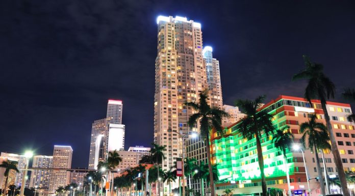 Is it better to stay in Downtown Miami or on the beach? Is it better to stay in Downtown Miami or on the beach?