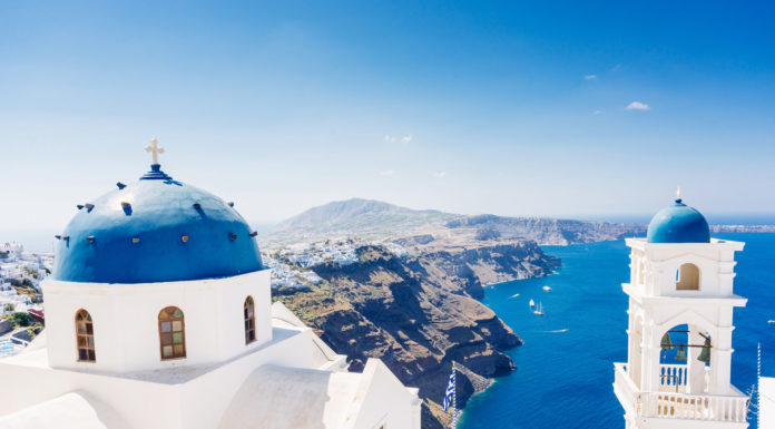 Is it better to stay in Oia or Thira? Is it better to stay in Oia or Thira?
