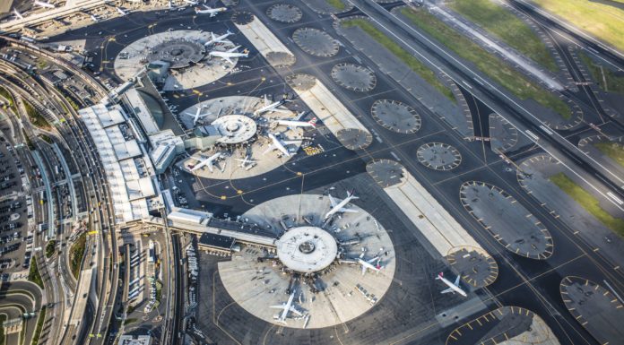 Is it hard to get from Newark Airport to Manhattan? Is it hard to get from Newark Airport to Manhattan?