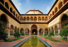 Is the Alcazar in Seville worth visiting? Is the Alcazar in Seville worth visiting?