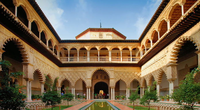 Is the Alcazar in Seville worth visiting? Is the Alcazar in Seville worth visiting?