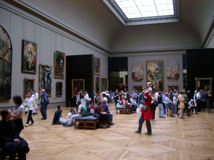 Is the Louvre busy on Saturdays?