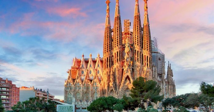 Is the Sagrada Familia tour worth it?