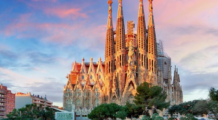 Is the Sagrada Familia tour worth it? Is the Sagrada Familia tour worth it?