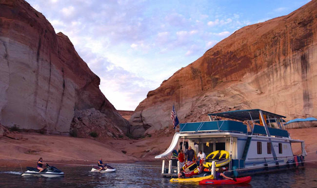 Is there a boat rental app? Is there a boat rental app?