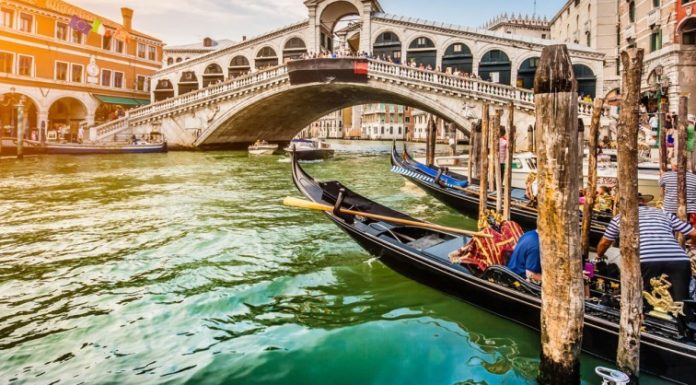 Is there a bridge between New Zealand islands? Is there a bridge between New Zealand islands?