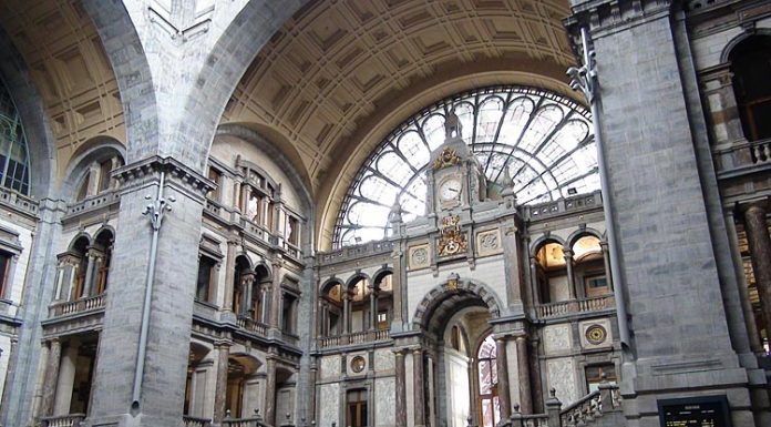 Is there a train station in Okinawa? Is there a train station in Okinawa?