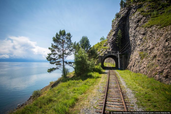Is there a train that goes to Lake Tahoe?