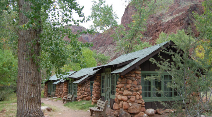 Is there a train that goes to the bottom of the Grand Canyon? Is there a train that goes to the bottom of the Grand Canyon?