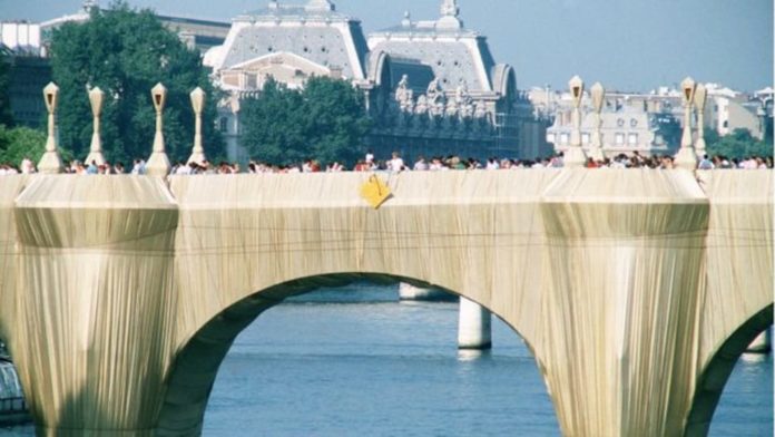 Pourquoi Christo a emballé le Pont Neuf ?