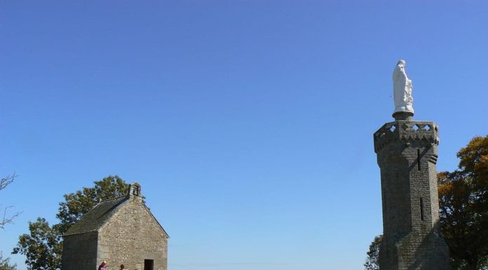 Pourquoi le Mont Saint-michel est un lieu touristique important ? Pourquoi le Mont Saint-michel est un lieu touristique important ?