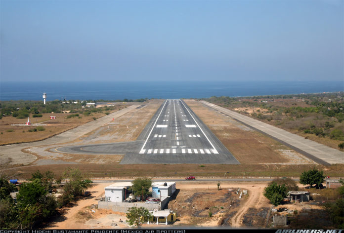 What airport is closest to Puerto Escondido?