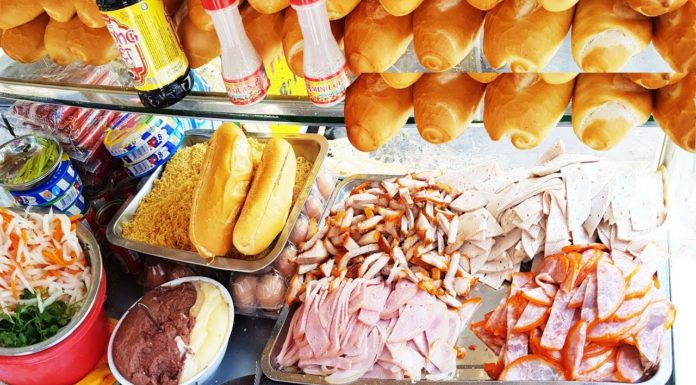 What are 5 popular street foods in Vietnam? What are 5 popular street foods in Vietnam?