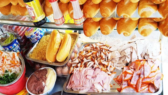 What are 5 popular street foods in Vietnam?