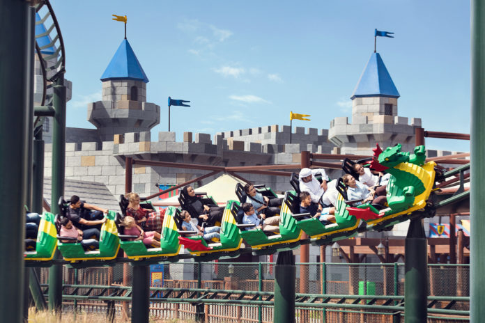 What are the timings in Legoland Dubai?