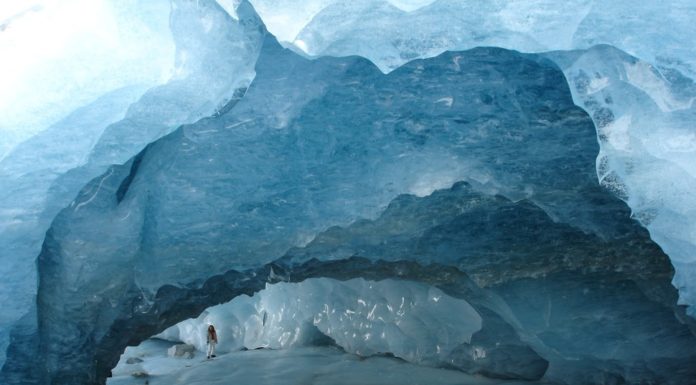 What causes an ice cave? What causes an ice cave?
