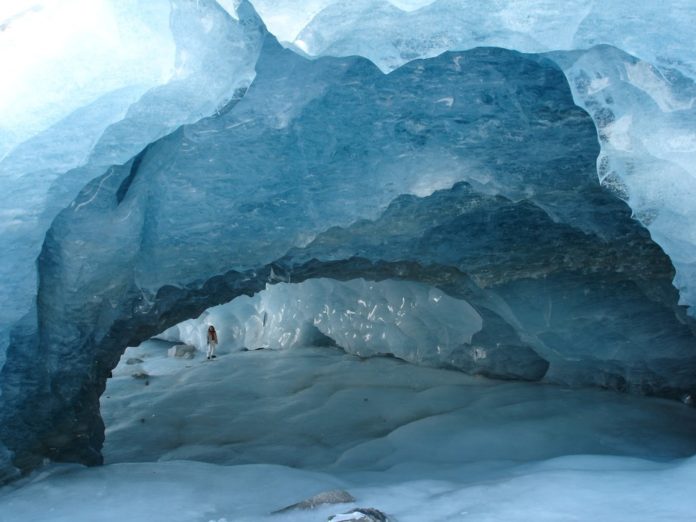 What causes an ice cave?