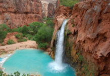 What city do you stay in to visit the Grand Canyon? What city do you stay in to visit the Grand Canyon?