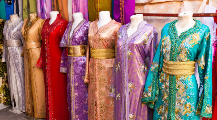 What clothes do the Maasai wear? What clothes do the Maasai wear?