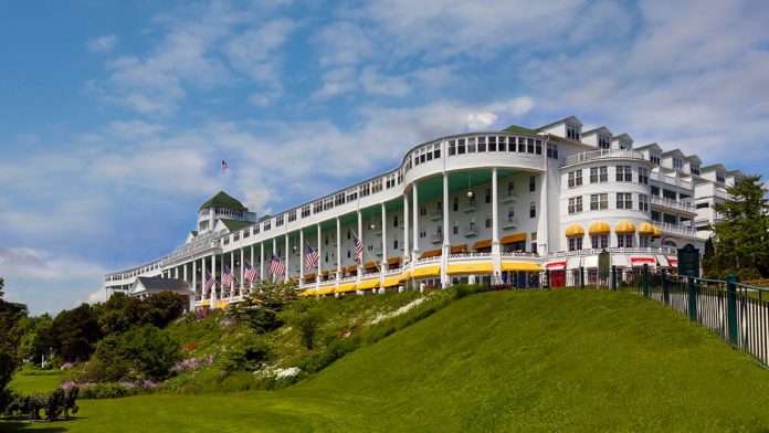 What do you wear to the Grand Hotel Mackinac Island?
