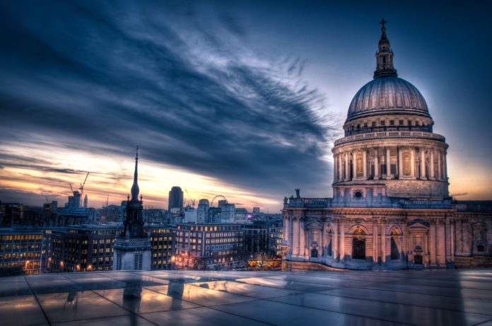 What happened to the old St Paul's cathedral?
