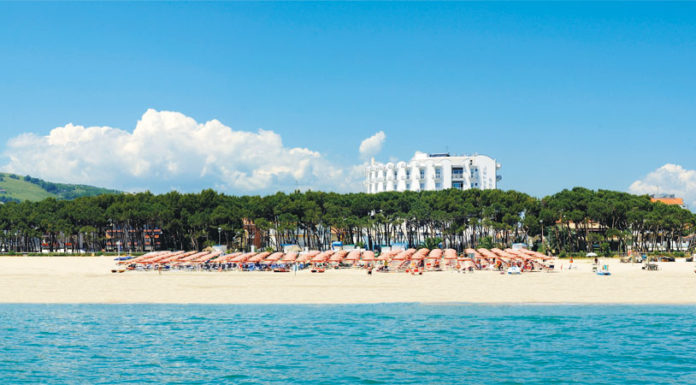 What is Alba Italy famous for? What is Alba Italy famous for?