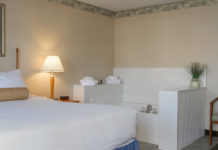 What is a Jacuzzi in a hotel room called? What is a Jacuzzi in a hotel room called?