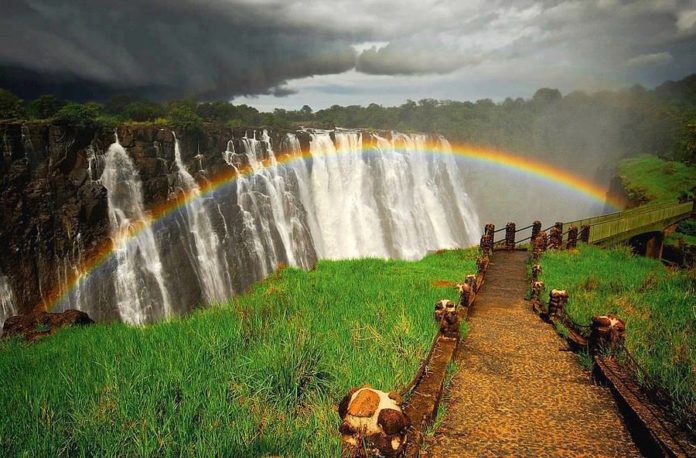 What is the best month to visit Victoria Falls?