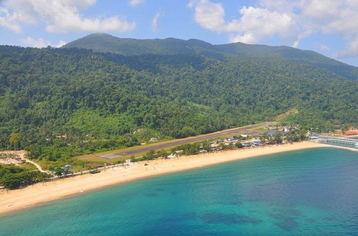 What is the best time to visit Pulau Tioman?