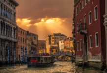 What is the difference between Venice and Venice Mestre? What is the difference between Venice and Venice Mestre?