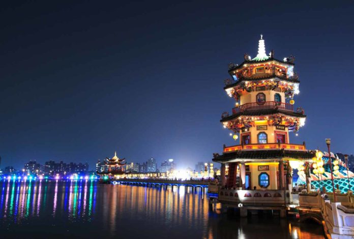 What is there to do in Hangzhou at night?
