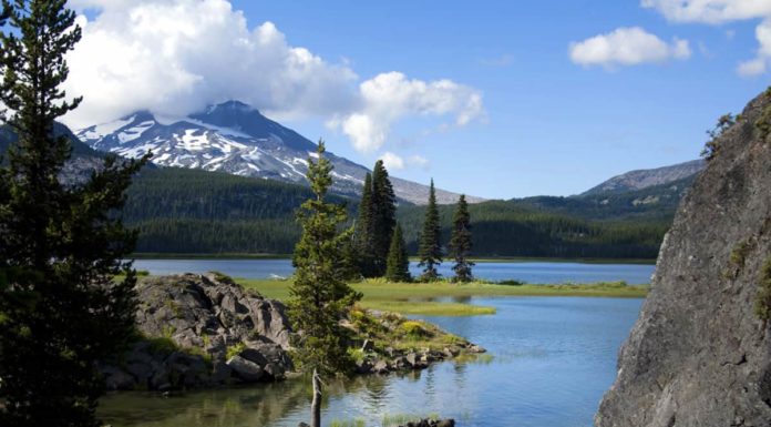 What mountain do you see flying into Portland? What mountain do you see flying into Portland?