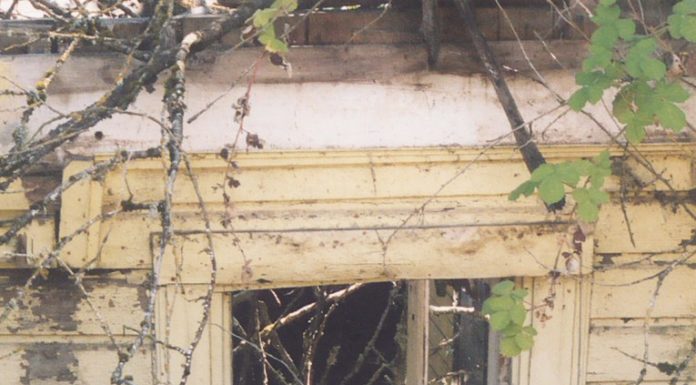 What towns are between Eugene OR and Florence or? What towns are between Eugene OR and Florence or?