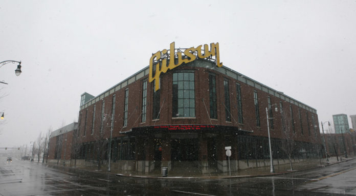 When did Gibson open Nashville factory? When did Gibson open Nashville factory?