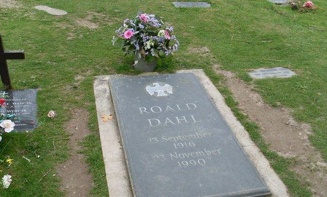 Where did Roald Dahl live in London? Where did Roald Dahl live in London?