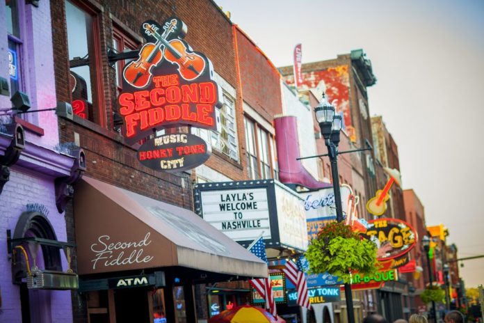 Where do country singers hang out in Nashville?