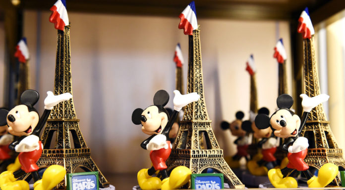 Where do you put your bags at Disneyland Paris? Where do you put your bags at Disneyland Paris?