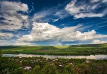 Where does the Maumee River begin and end? Where does the Maumee River begin and end?