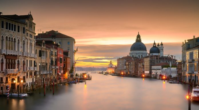 Which Rome airport is closer to the city? Which Rome airport is closer to the city?