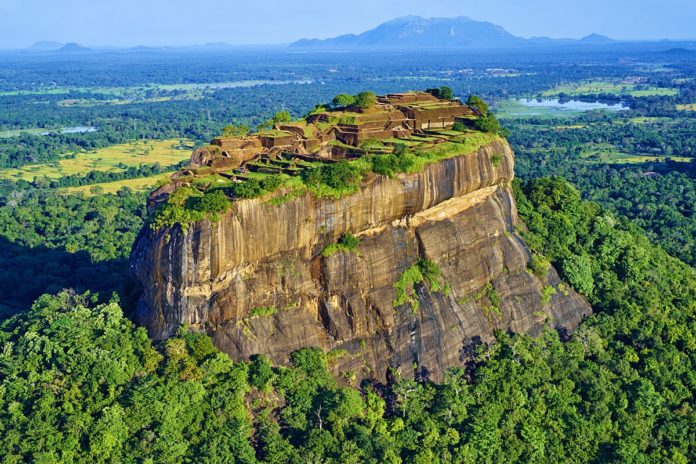 Which countries have direct flights to Sri Lanka?