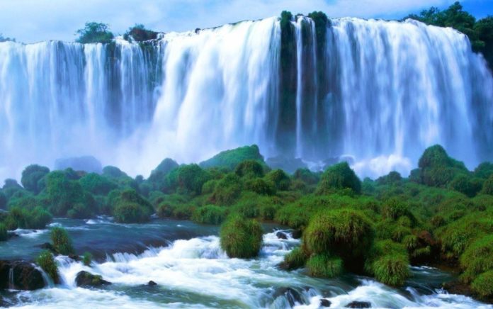 Which country has best view of Iguazu Falls?