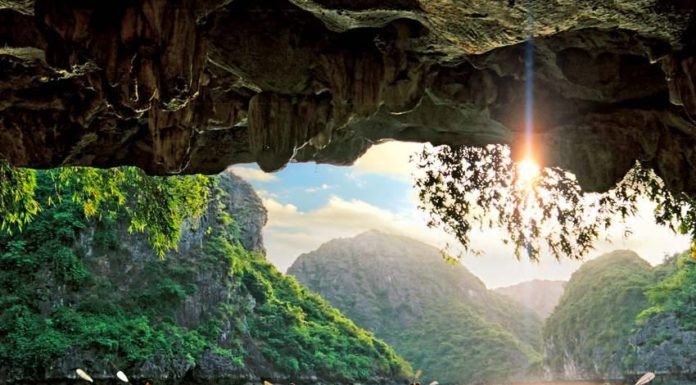 Which country is nearest to Vietnam? Which country is nearest to Vietnam?